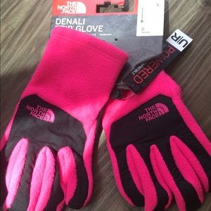 North Face women’s gloves